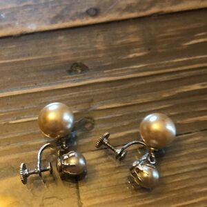 Vintage faux pearl twist on earrings​​​​​​​​​​​​